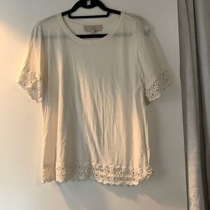White tshirt with lace sleeves